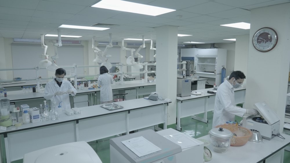 Công tác phân tích phân loại tại Chi cục Kiểm định hải quan.