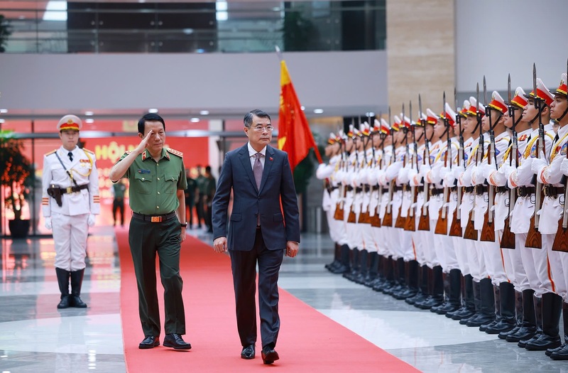 Thủ tướng Lê Minh Hưng chỉ đạo hội nghị về an ninh kinh tế và phát triển quốc gia.